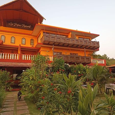 La Papa Resort Morjim Exterior foto