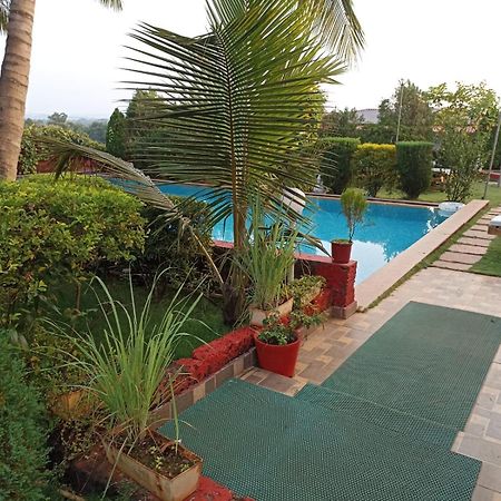La Papa Resort Morjim Exterior foto