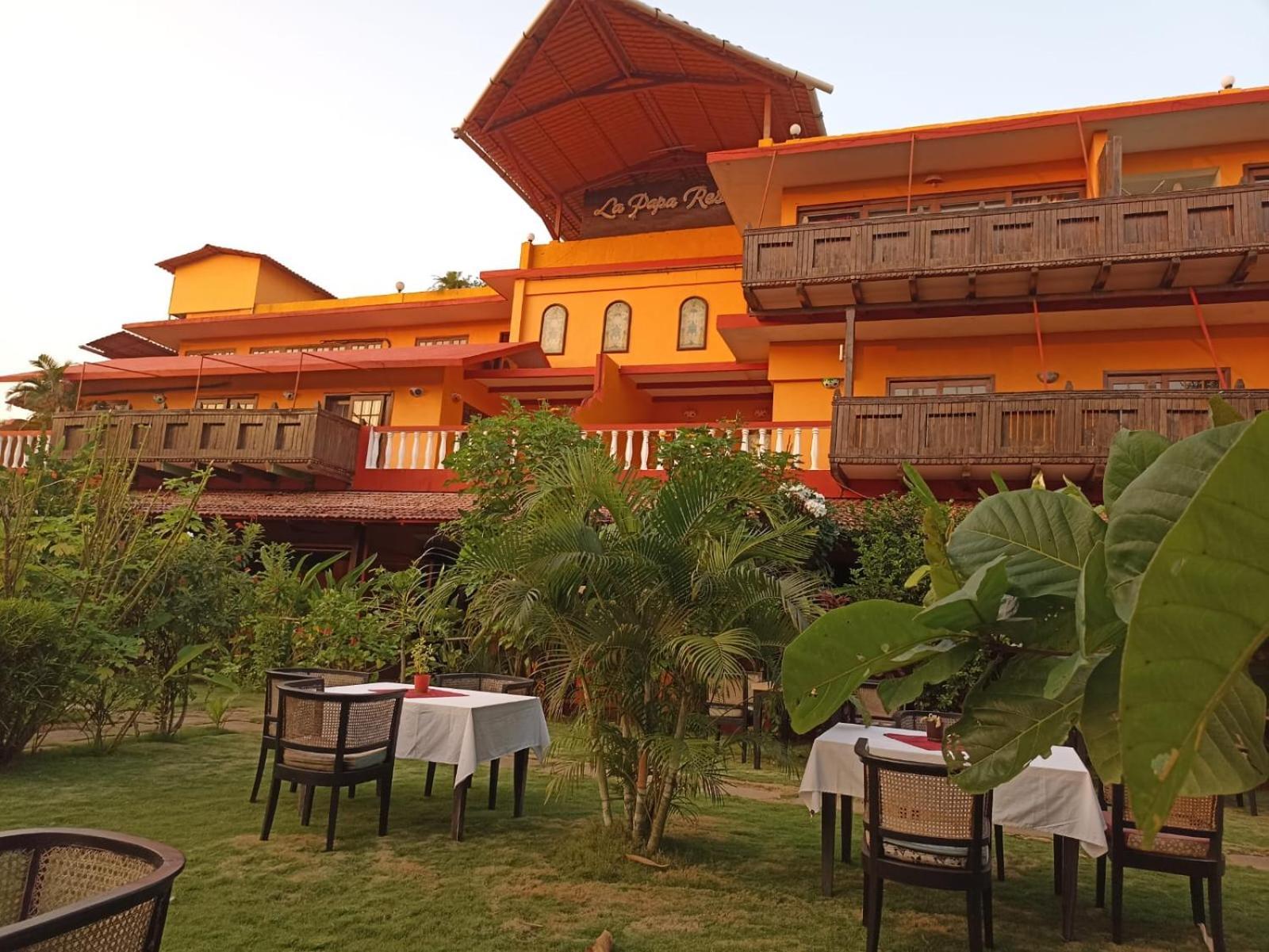 La Papa Resort Morjim Exterior foto
